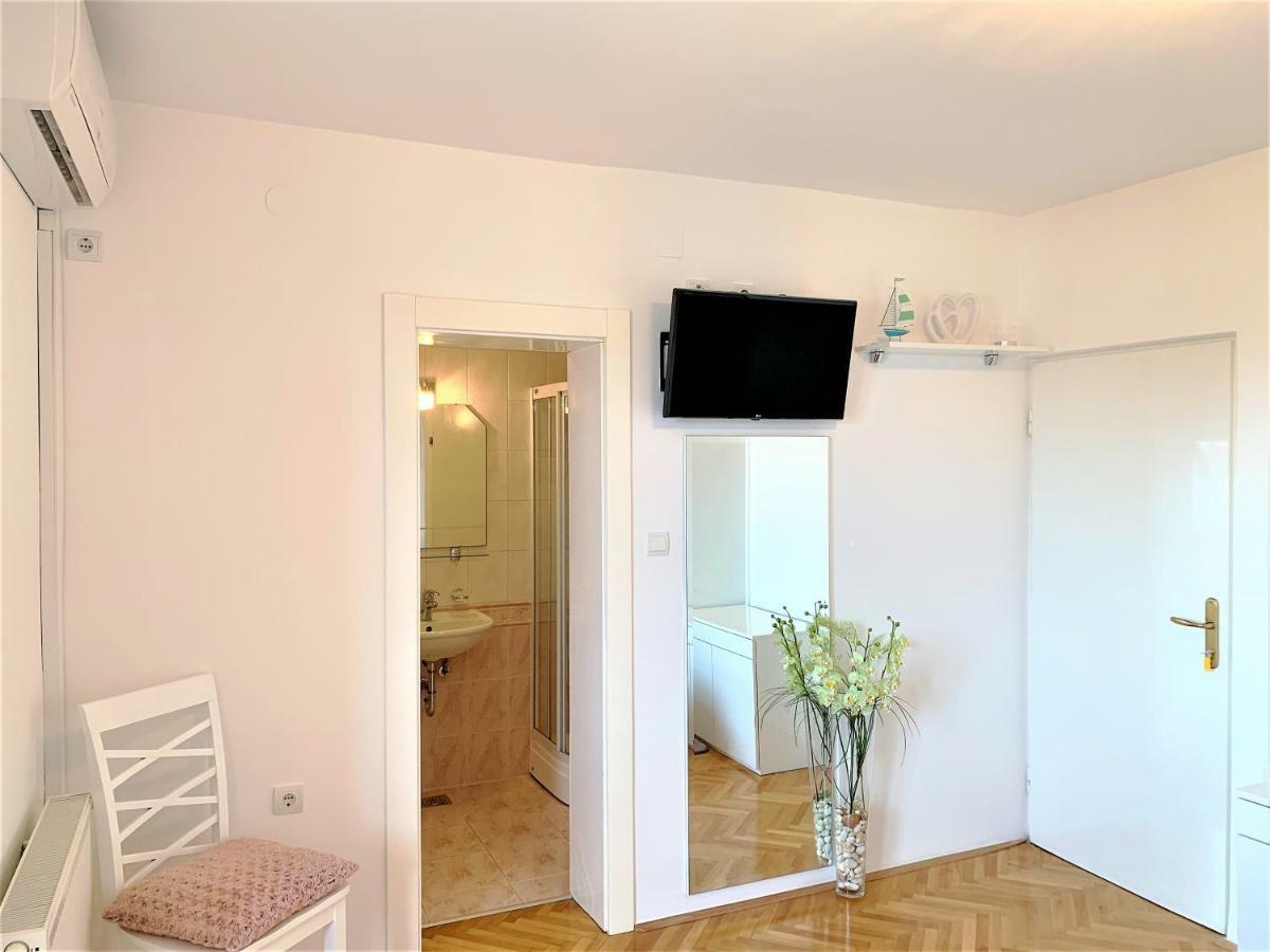 Apartment And Rooms Milak 拉布 外观 照片