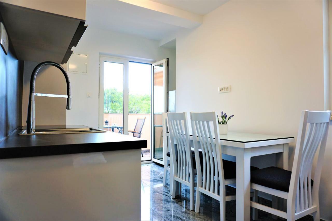 Apartment And Rooms Milak 拉布 外观 照片