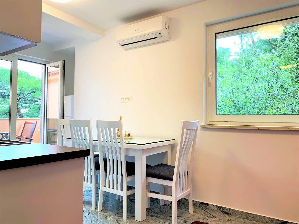 Apartment And Rooms Milak 拉布 外观 照片