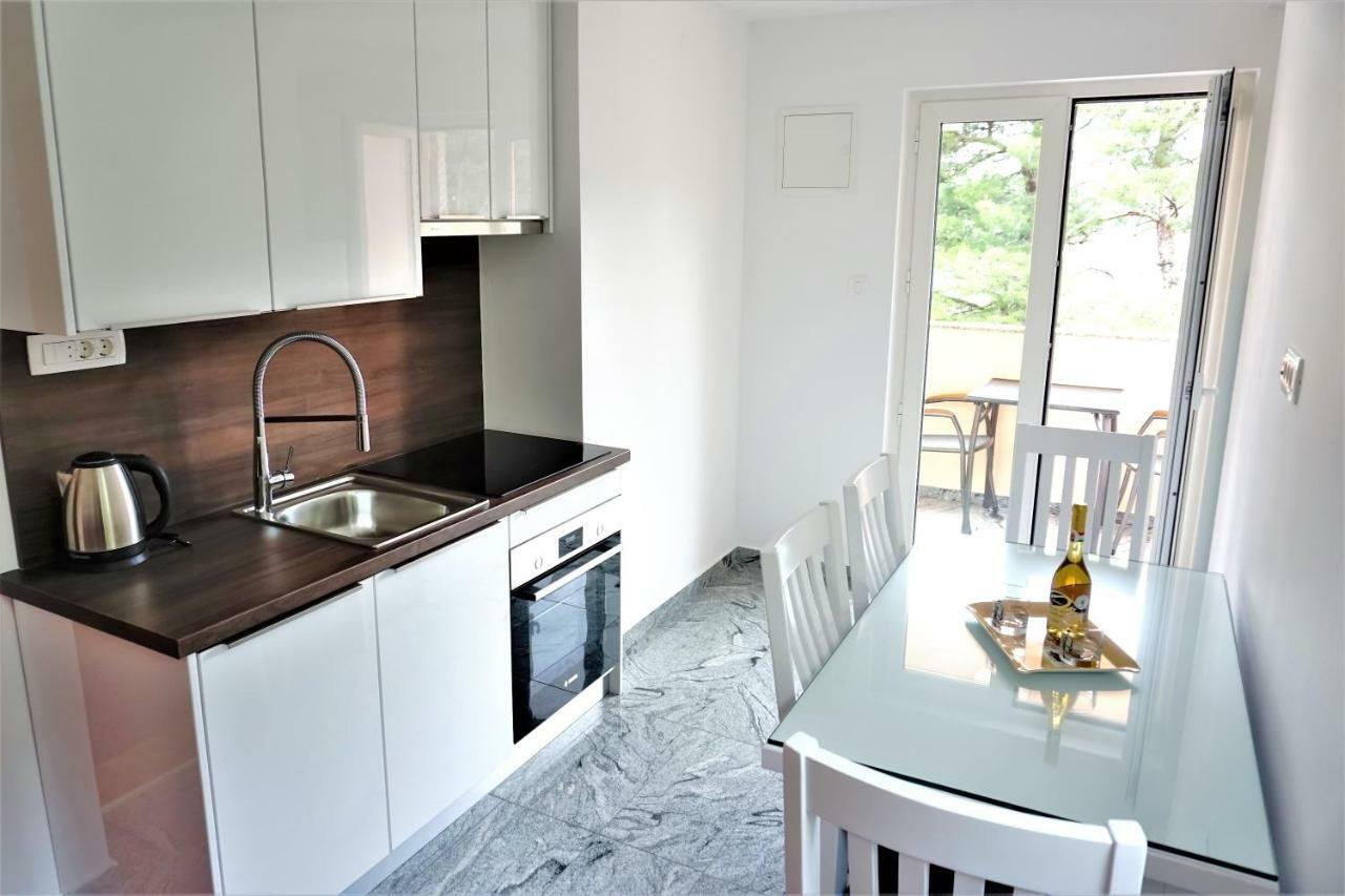 Apartment And Rooms Milak 拉布 外观 照片