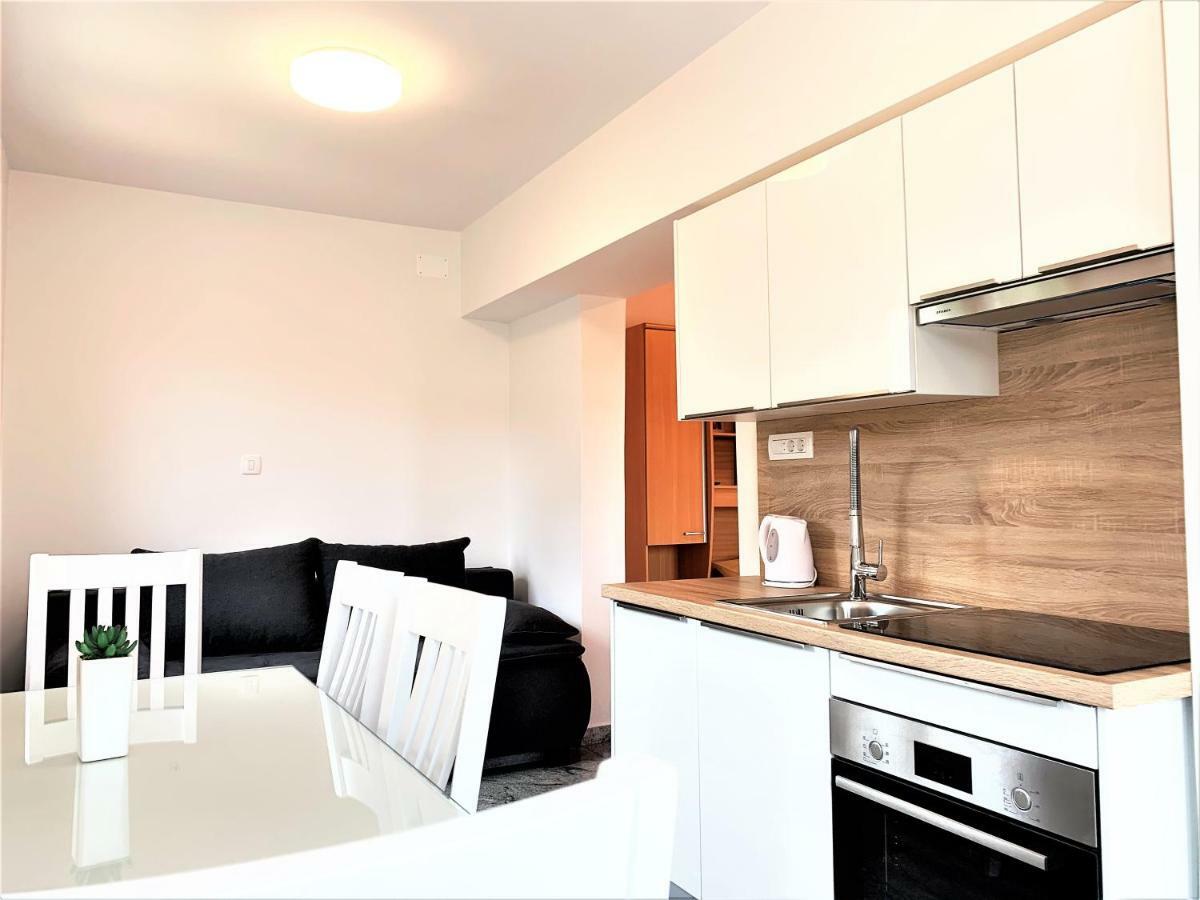 Apartment And Rooms Milak 拉布 外观 照片
