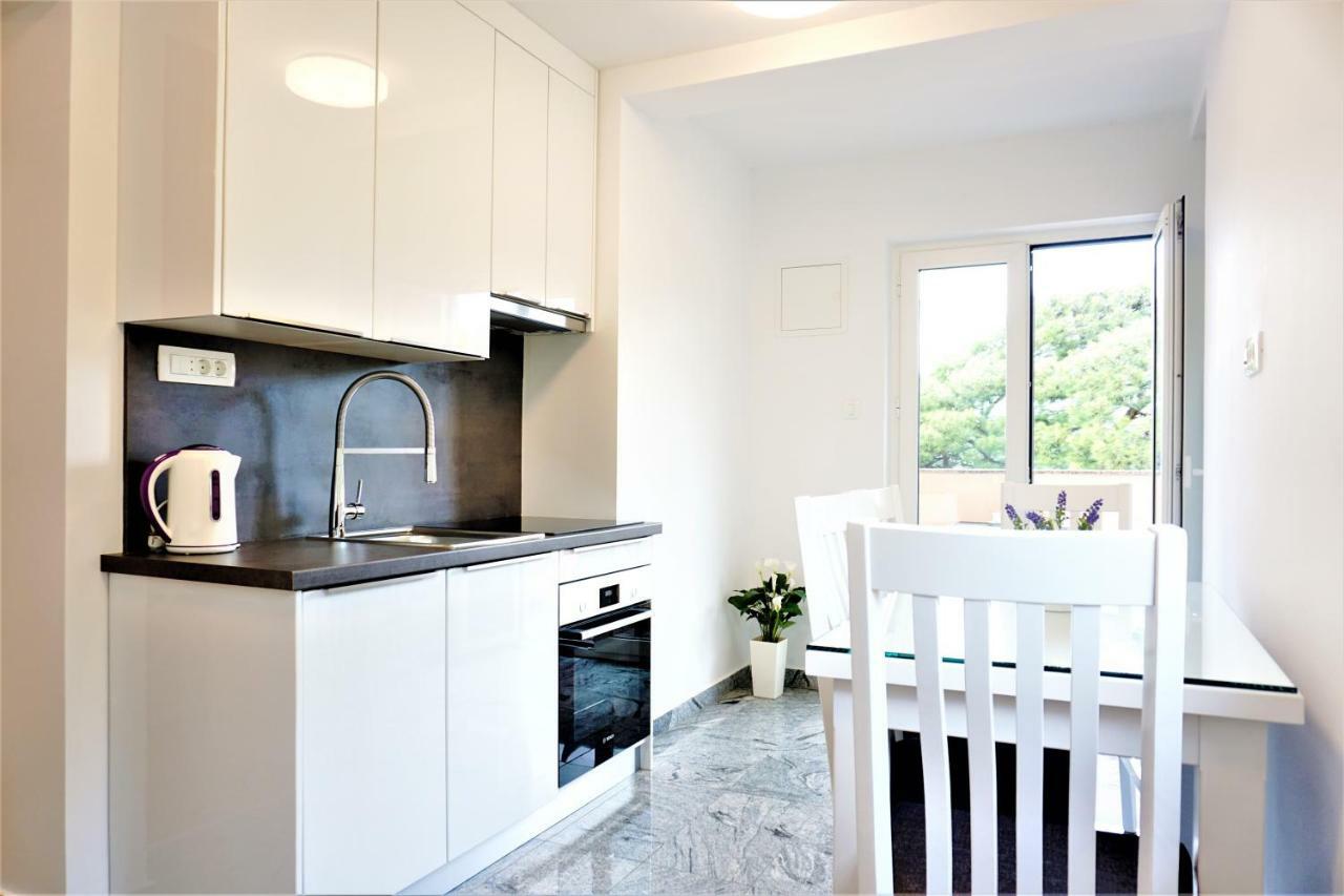 Apartment And Rooms Milak 拉布 外观 照片
