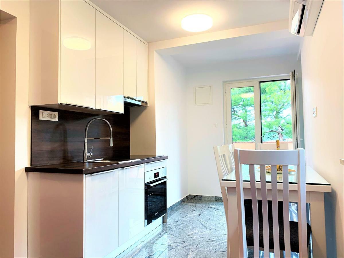 Apartment And Rooms Milak 拉布 外观 照片