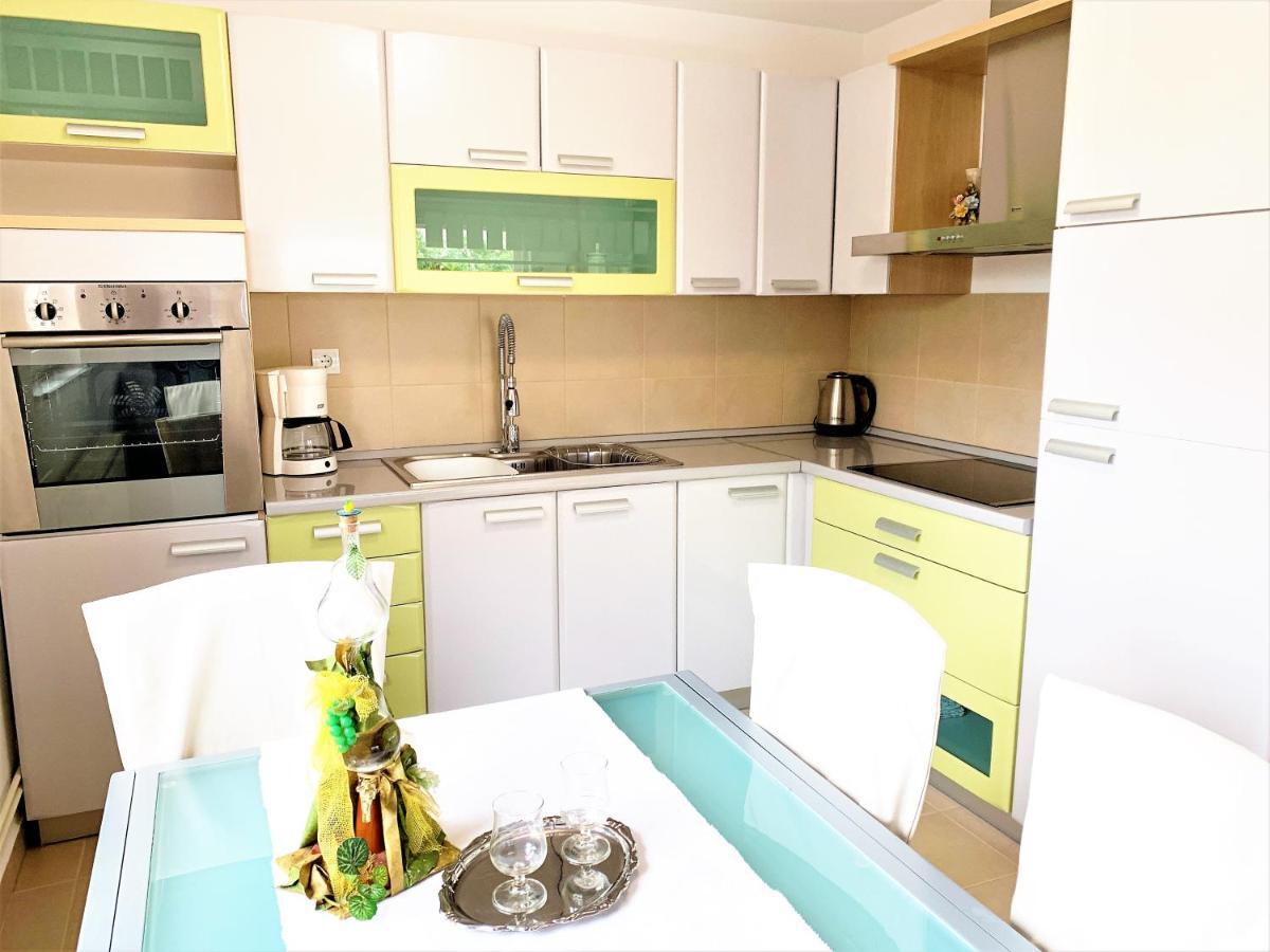 Apartment And Rooms Milak 拉布 外观 照片